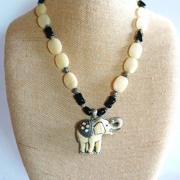 NATURAL ROSE QUARTZ TIBETAN SILVER ELEPHANT TRUNK UP GOOD LUCK PENDANT  NECKLACE - Picture 4 of 8